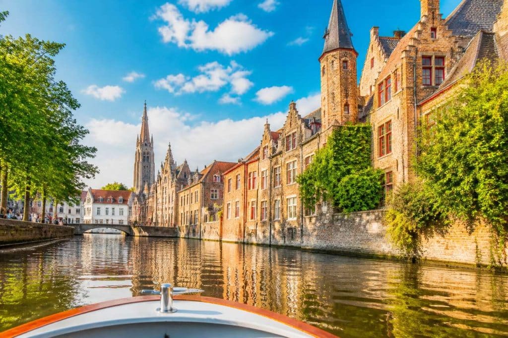 Flânerie au fil des canaux : découvrir bruges depuis l'eau