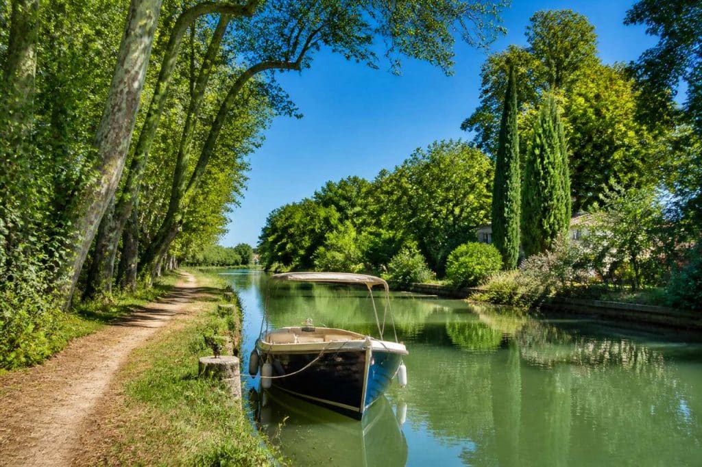 Réserver un bateau : les meilleurs conseils pour naviguer sur les canaux