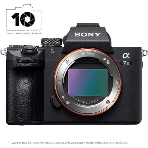 Découvrez notre test détaillé du Sony alpha 7 III, hybride plein format haute performance. Autofocus rapide, vidéo 4K et ergonomie au rendez-vous pour les photographes exigeants.