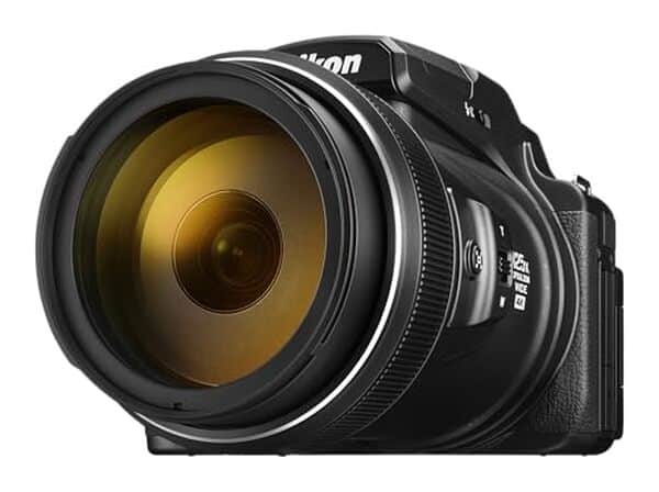 Découvrez notre test complet du Nikon COOLPIX P1100 avec son ultra zoom impressionnant et ses capacités vidéo 4K. Caractéristiques, performances et avis détaillé. 