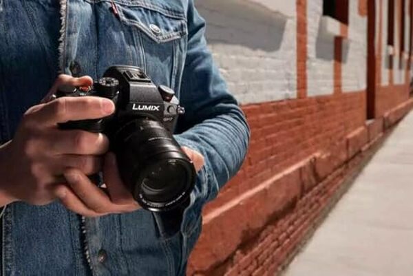 Découvrez notre test complet du Panasonic Lumix GH7, l'appareil photo hybride haut de gamme pour professionnels. Performances, qualité d'image et fonctionnalités avancées analysées en détail.