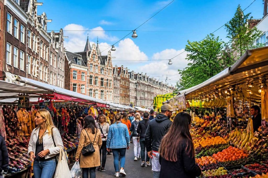 Découvrir les saveurs cachées d'Amsterdam au Albert Cuyp Markt