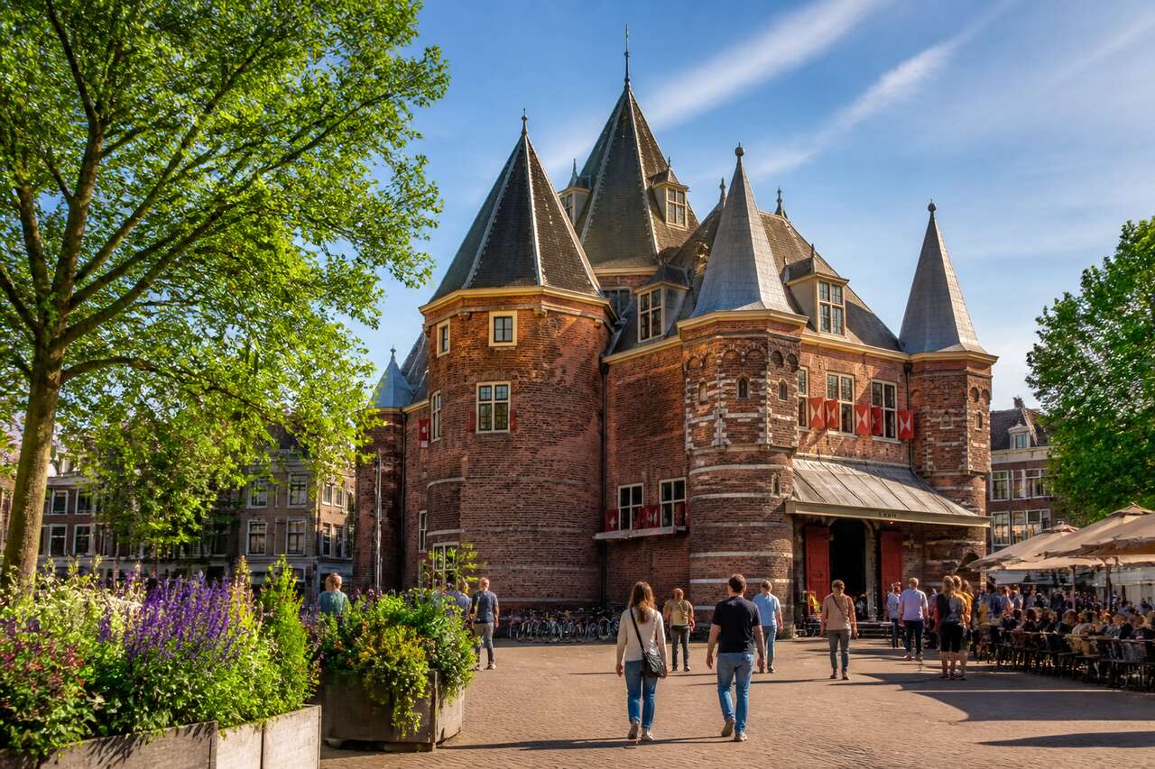 Explorer l'âme médiévale de la Waag : une plongée dans l'histoire d'Amsterdam