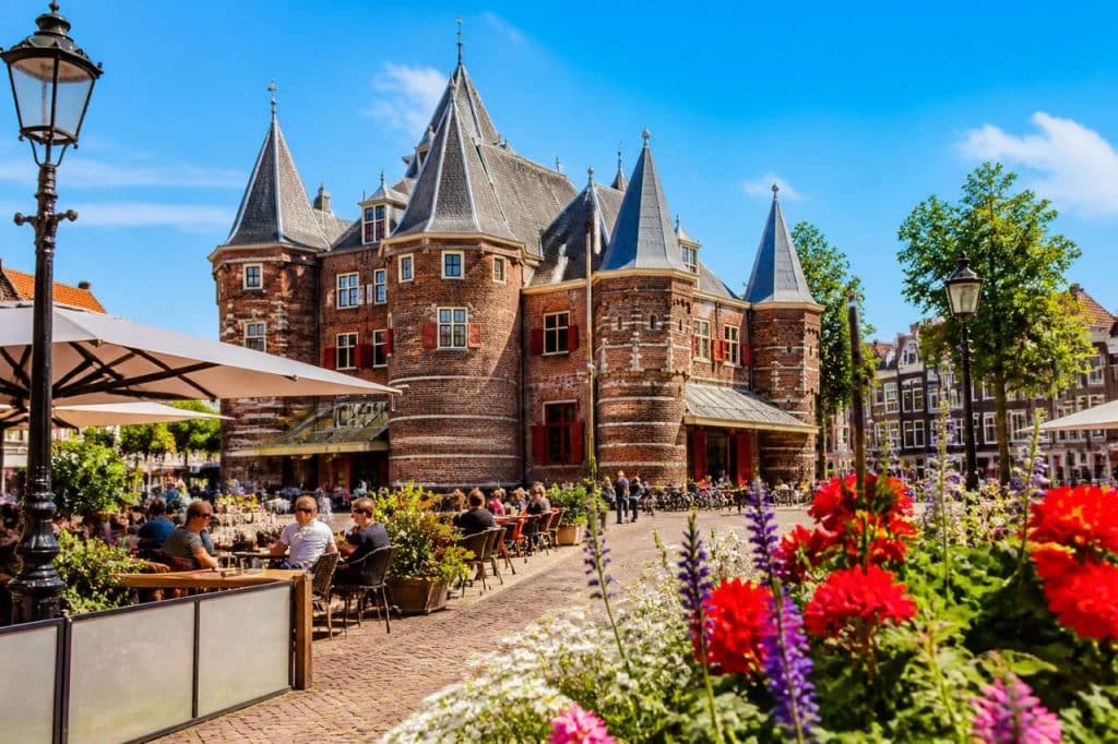 Envolée gustative : les délices culinaires autour de la Waag d'Amsterdam