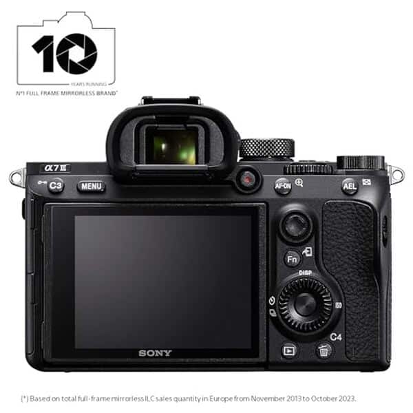 Découvrez notre test complet du Sony Alpha 7 III, l'hybride plein format performant pour la photographie professionnelle et passionnée : caractéristiques, performances et avis.
