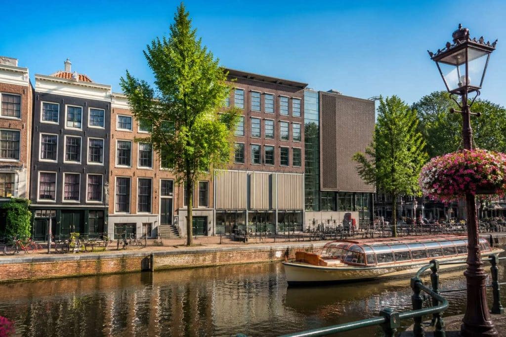 Dans l'intimité d'Anne frank : une visite immersive de la maison d'Amsterdam