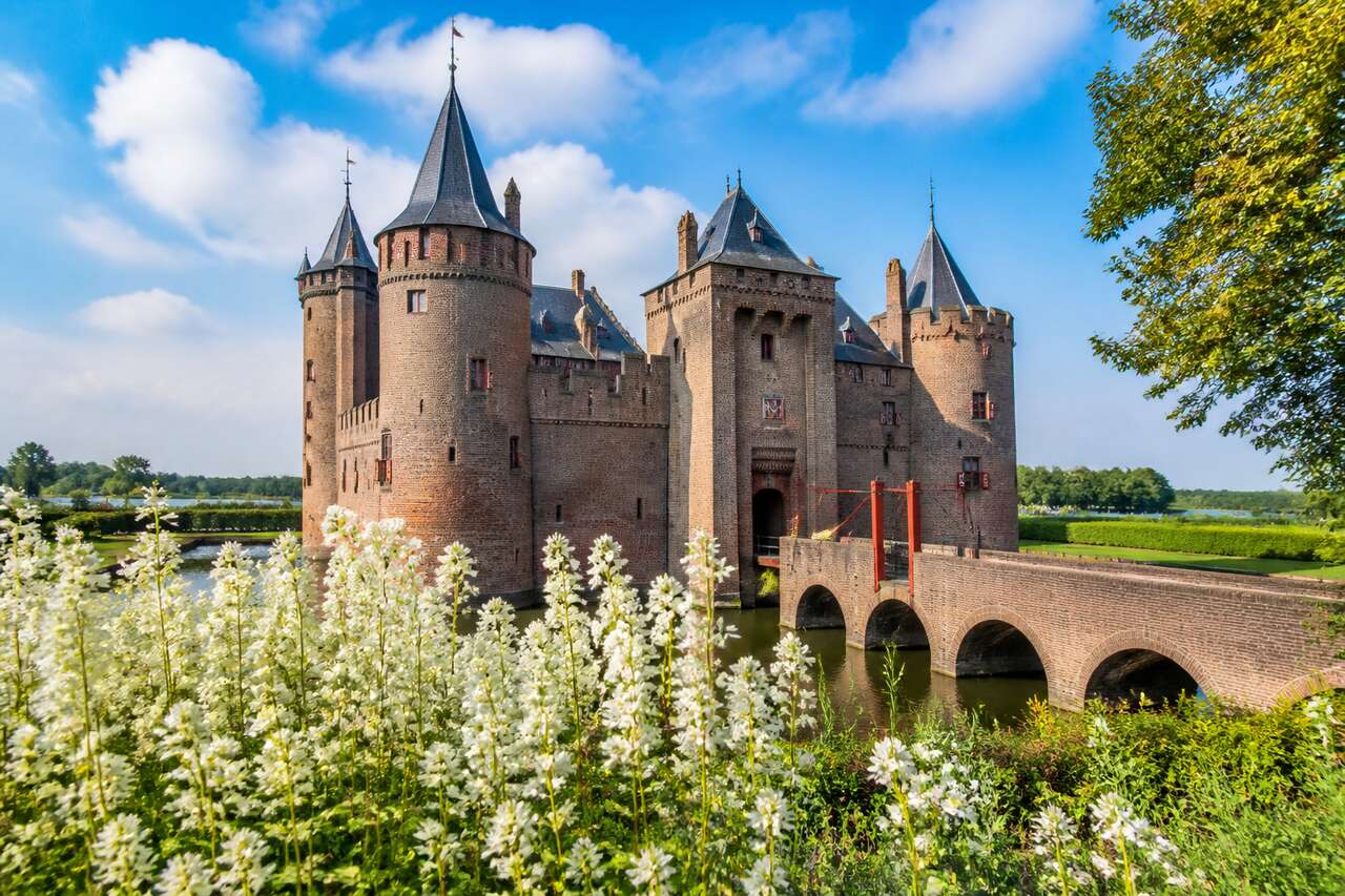 Explorer les secrets du château de muiderslot : un plongeon dans l'histoire médiévale