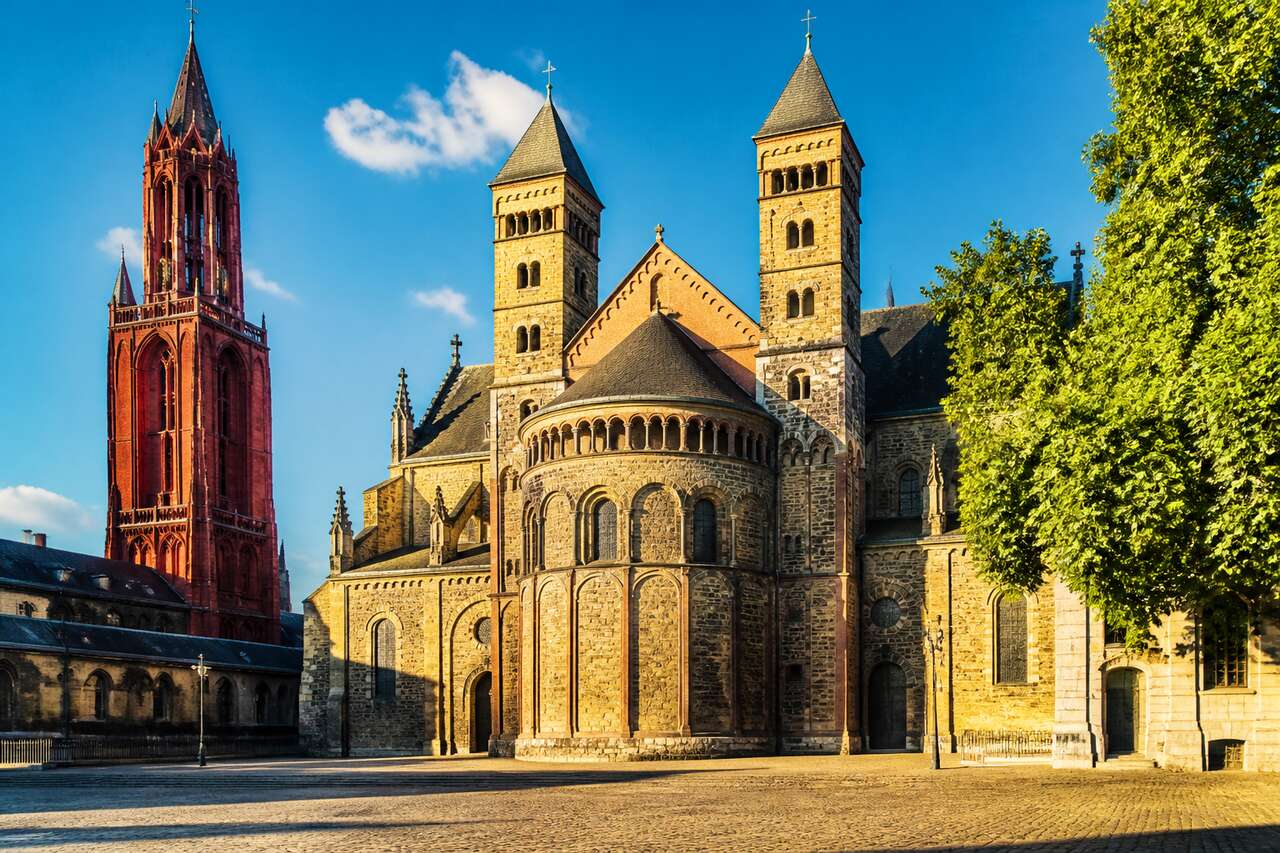 Exploration spirituelle : le voyage mystique à la basilique Saint-Servais de Maastricht
