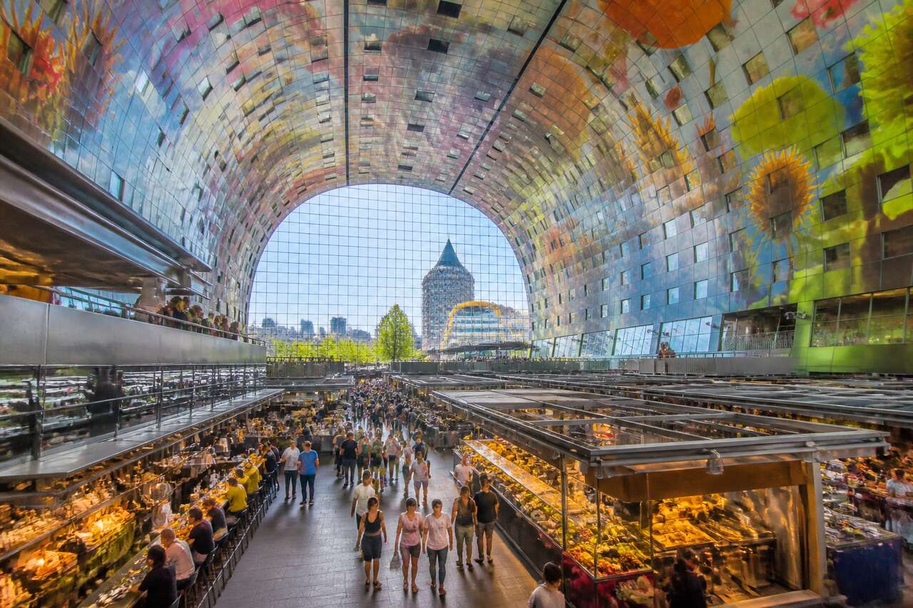 Les secrets culinaires du Markthal : une immersion dans le marché couvert de Rotterdam