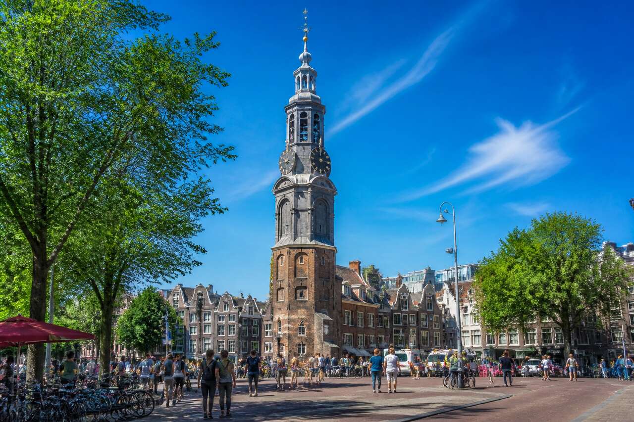 À la découverte de la Munttoren : explorez l'histoire cachée derrière cette tour emblématique d'Amsterdam