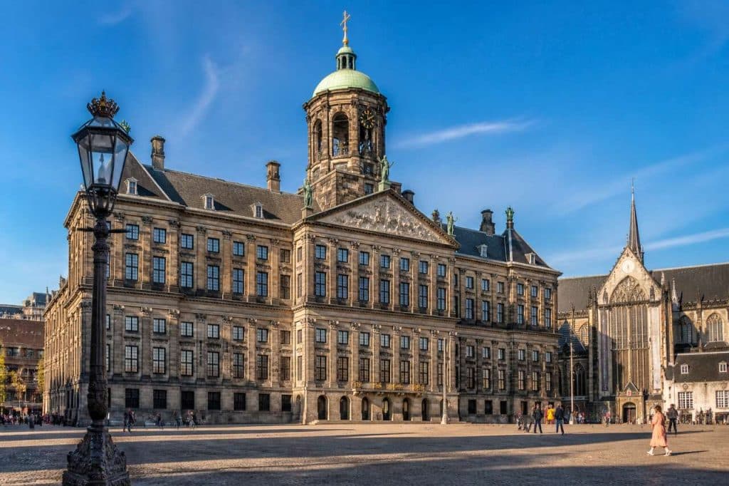 Explorer l'héritage royal : une journée au cœur du palais d'Amsterdam