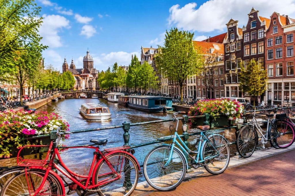 Guide pratique : utiliser le métro à Amsterdam et Rotterdam