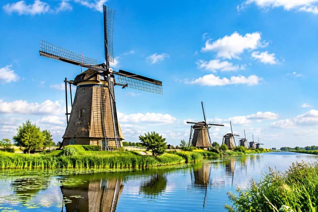 Exploration des moulins de Kinderdijk : une immersion dans le patrimoine néerlandais