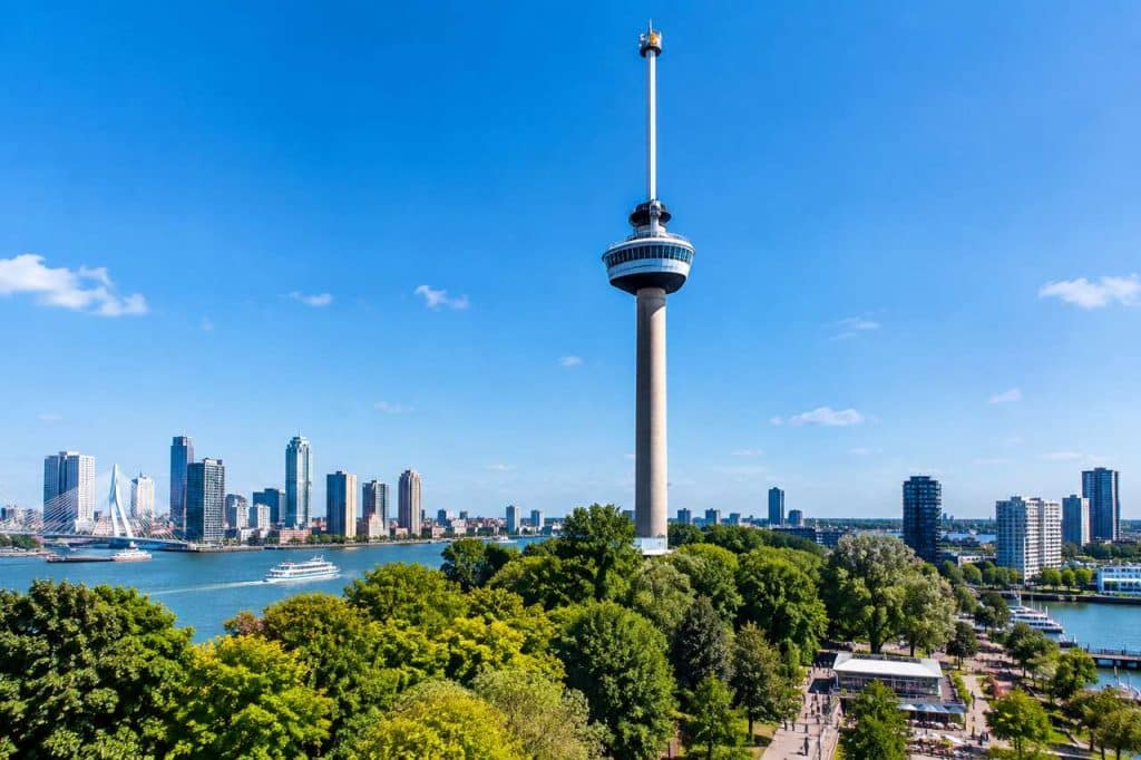 Une expérience vertigineuse : décryptage de l’ascension de l’euromast