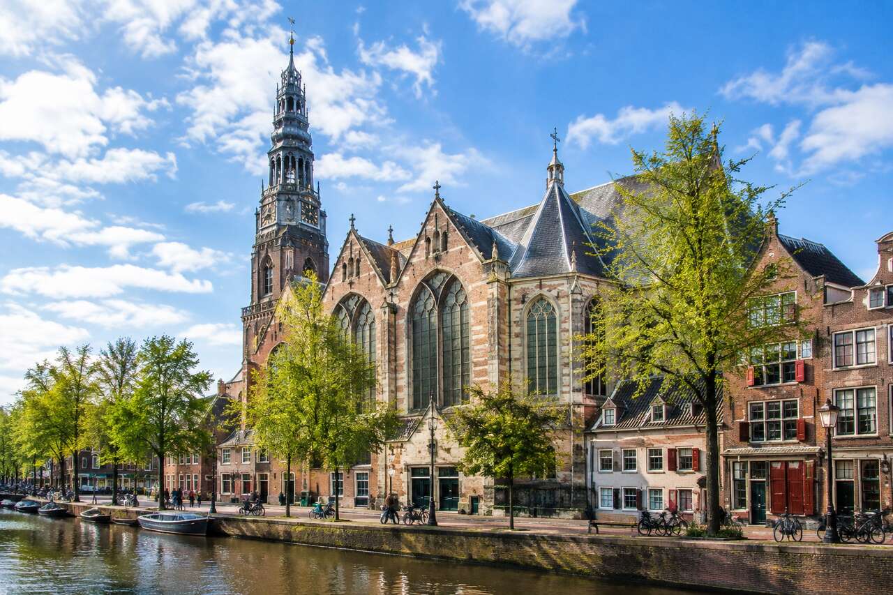 Oude Kerk d'Amsterdam : voyage historique au cœur de la plus vieille église de la ville