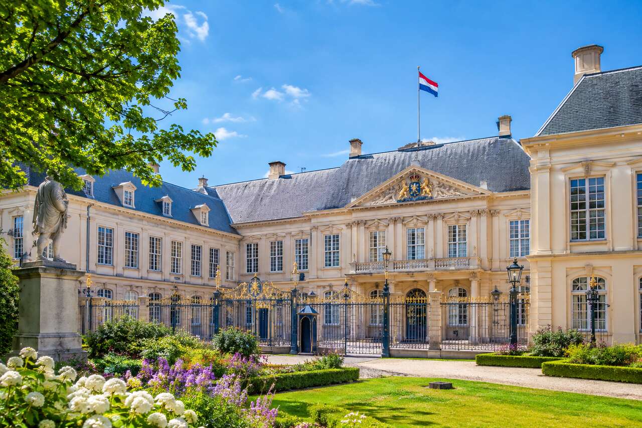 Les secrets du palais de Noordeinde : une visite royale à la découverte des joyaux cachés