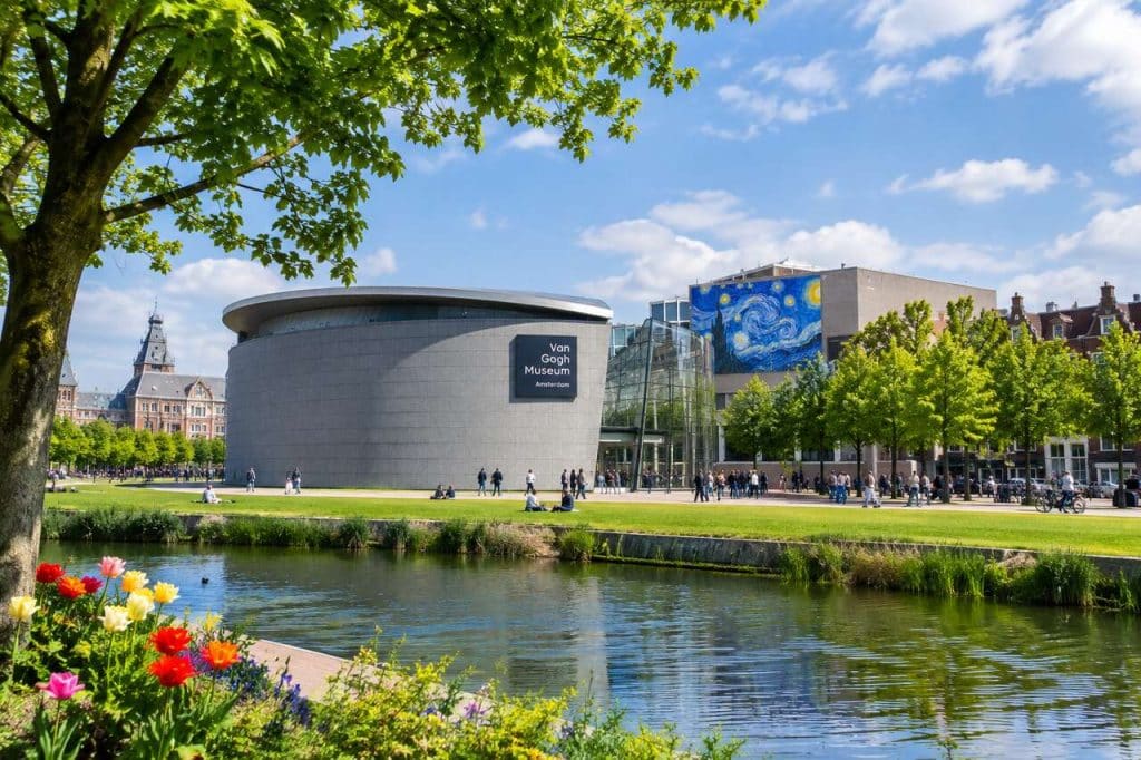 Amsterdam sous le pinceau : une visite guidée au musée Van Gogh et ses alentours
