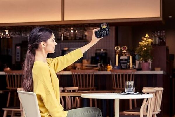 Découvrez notre test complet du Sony Alpha 6400, l'hybride APS-C parfait pour le vlogging avec autofocus performant et vidéo 4K stabilisée.
