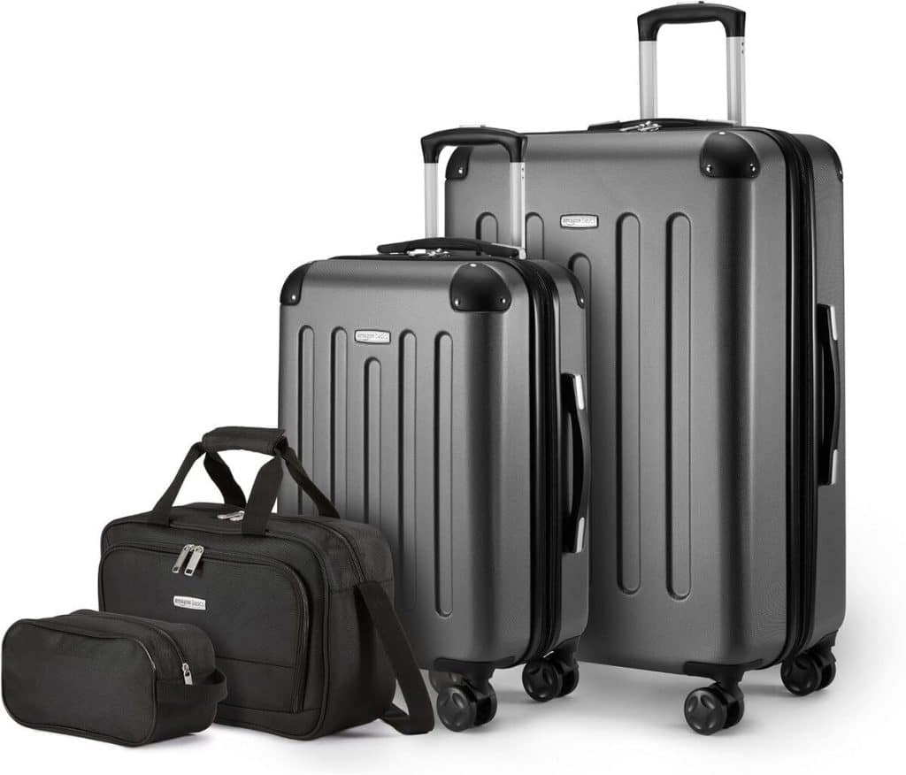 Test de l'ensemble de bagages rigides Amazon Basics 4 pièces noir